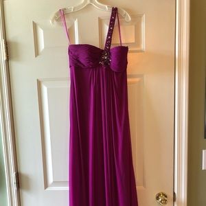 Cache size 2 gown worn one time